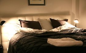 Spacious & Refurbished 1 Bedroom Apartment In Suburban Reykjavik